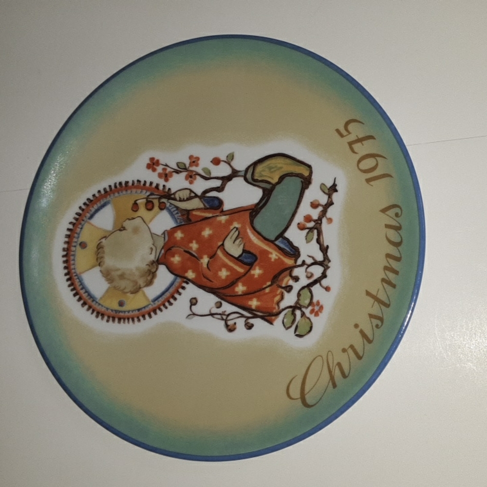Vintage Ltd Ed. plate by Sister Berta Hummel. Plate measures 7 3/4".